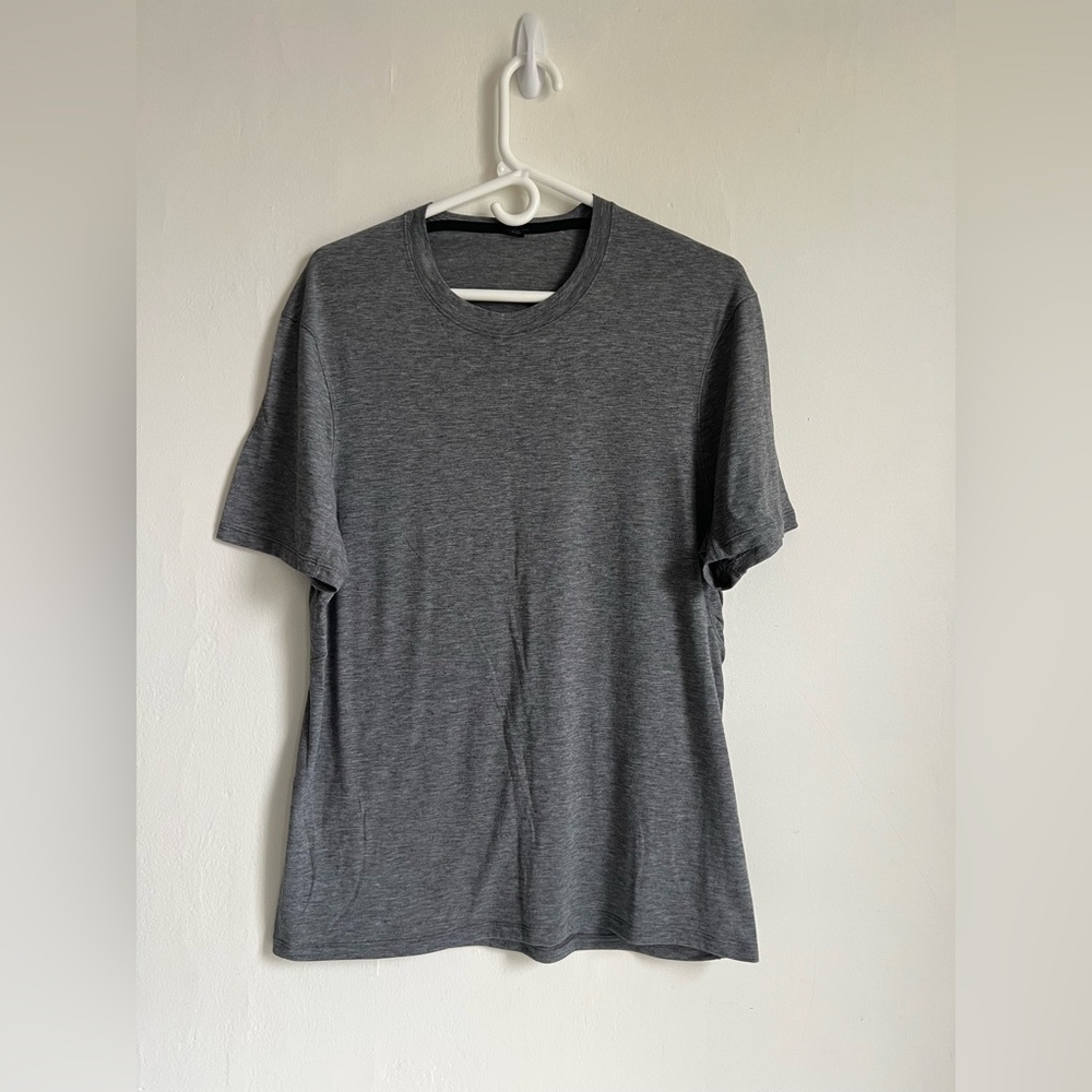 MEDIUM lululemon men’s grey gray short sleeve t-shirt tee running activewear